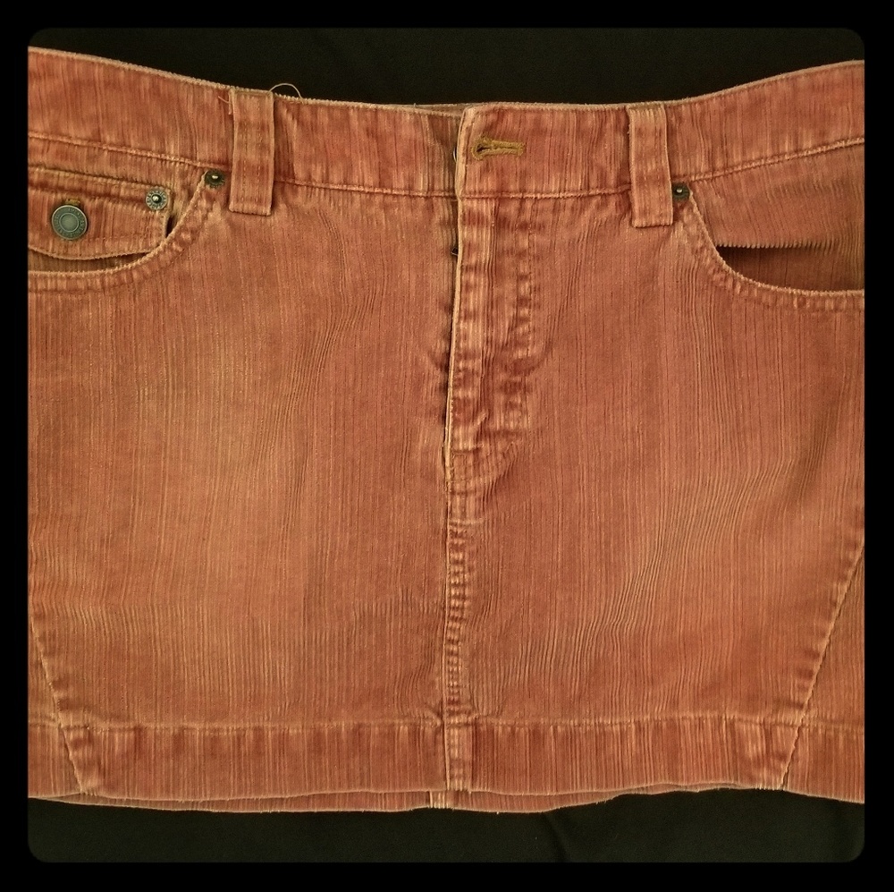 SOLD: Cordoroy skirt with pockets